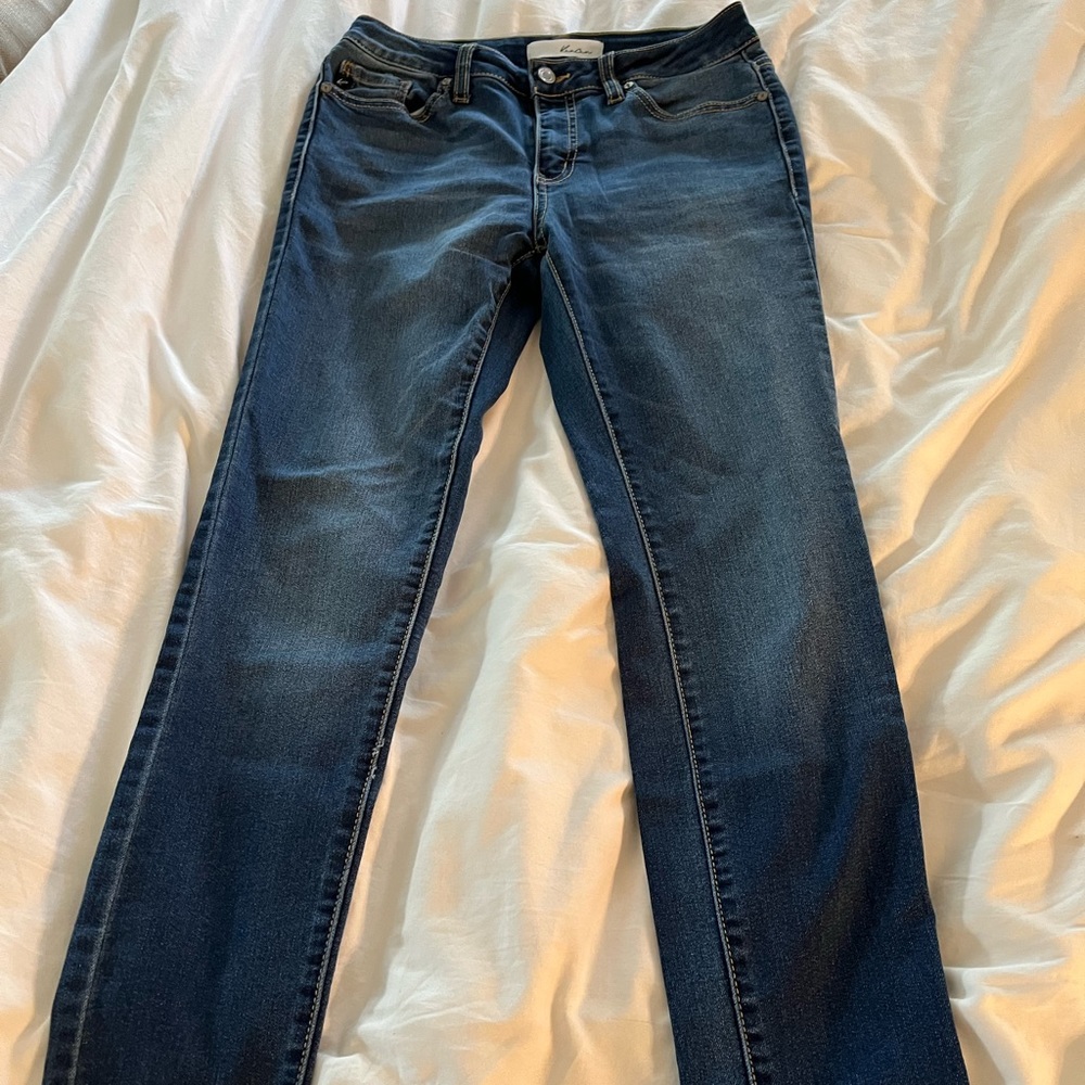 Kancan blue dark wash stretchy ankle jean!